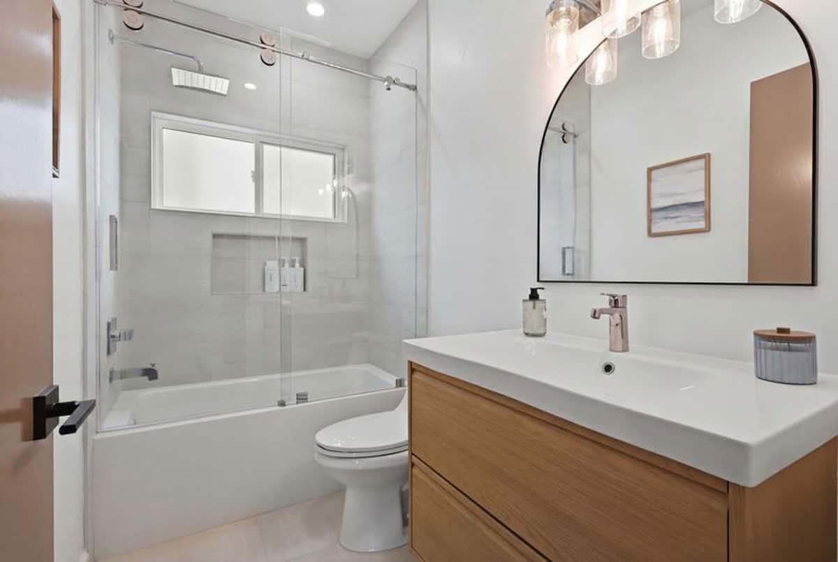 Guest bathroom with clean modern finishes