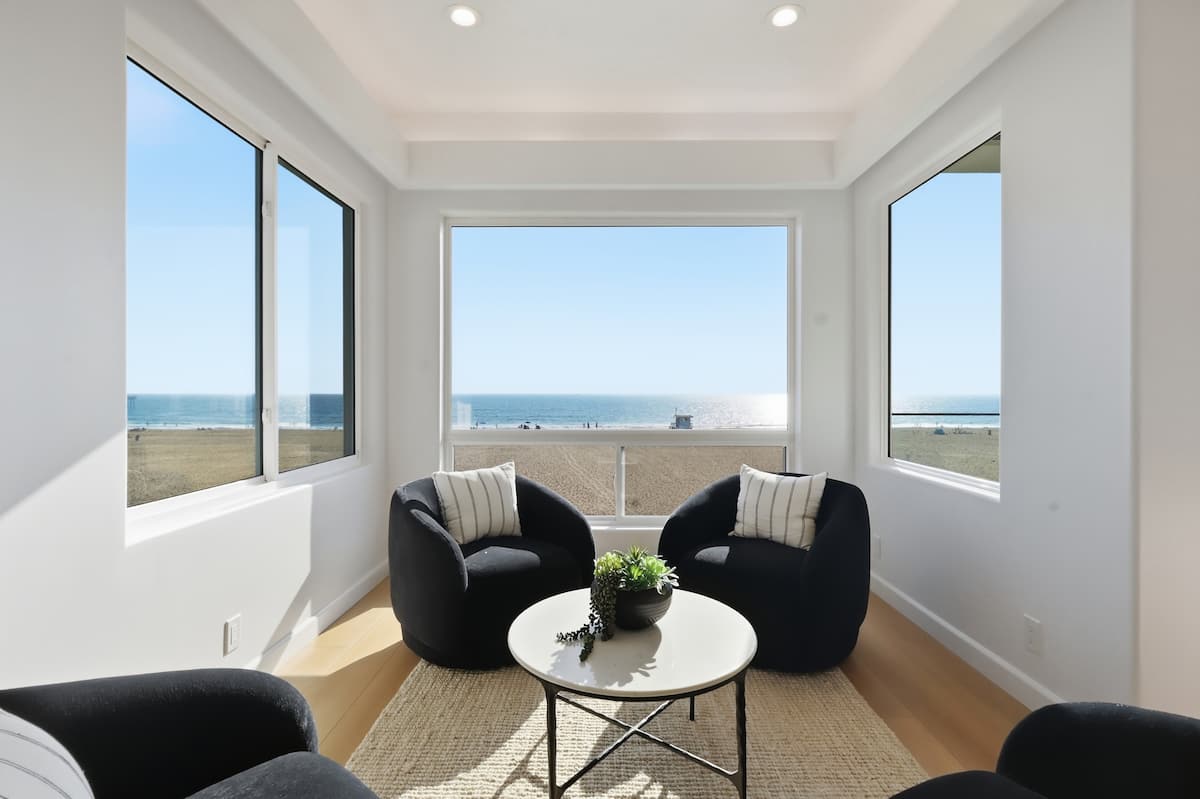 Oceanfront sitting room with relaxed lounge seating