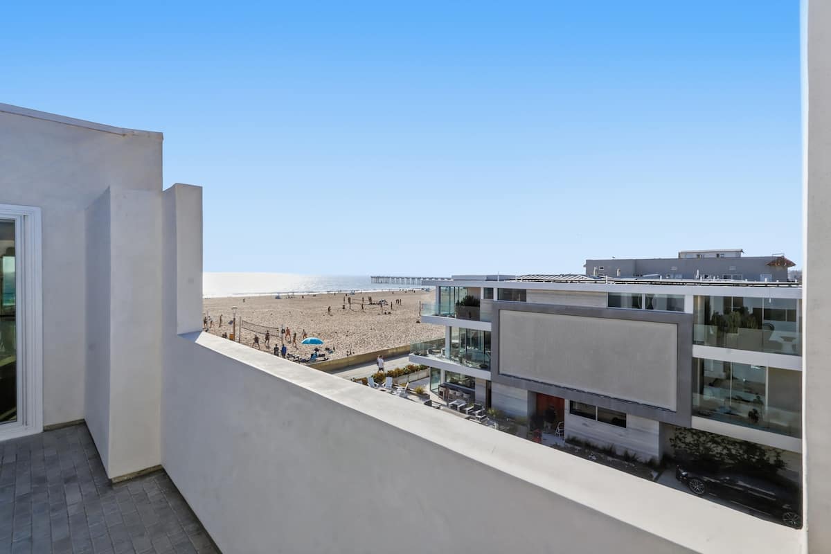 Private balcony with an uninterrupted beach view